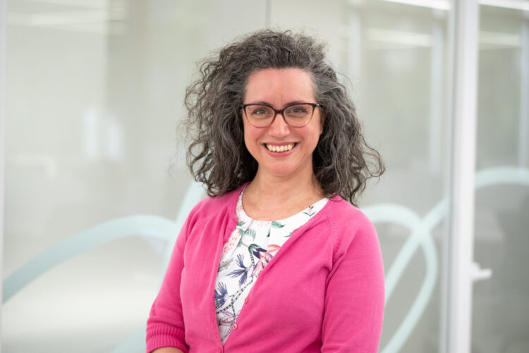 Annie Breton Conseillère, Services aux entreprises Fédération des chambres de commerce du Québec FCCQ